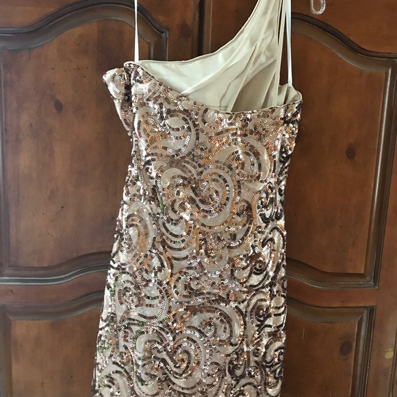 Semi formal dress - Picture 2 of 3